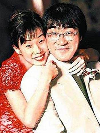 好幸福！李宗盛与小27岁娇妻逛古董店 2015年就已三婚